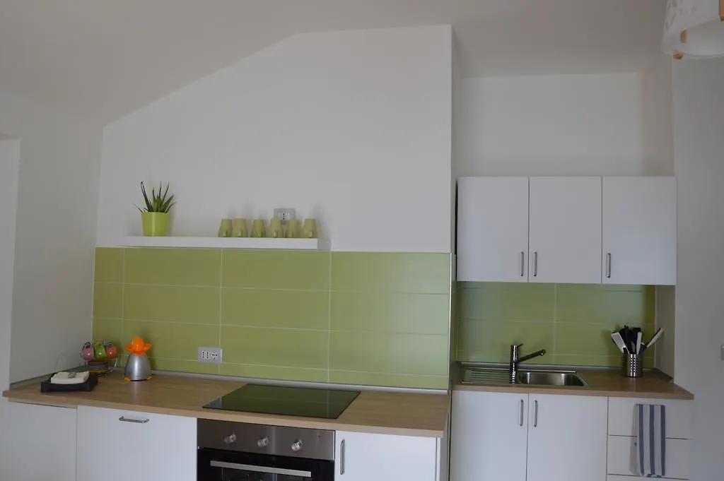 Lierna Beach Apartments 0*,
