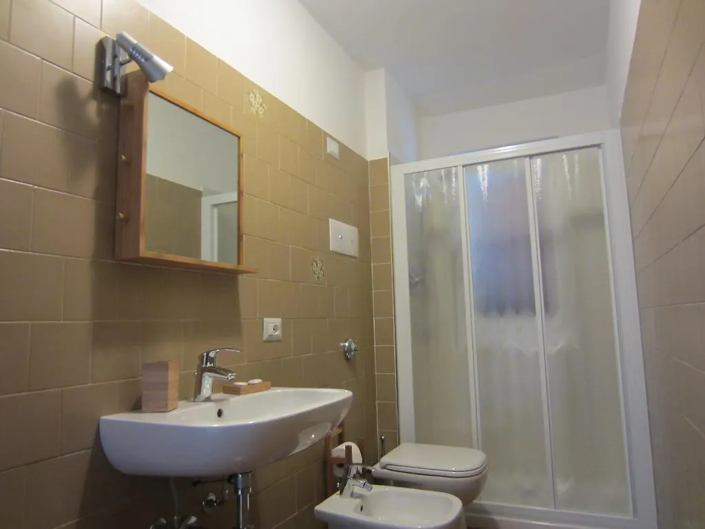 Lierna Beach Apartments