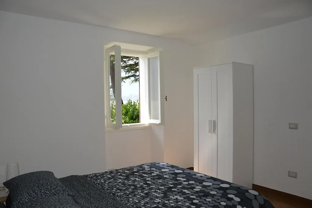 Lierna Beach Apartments