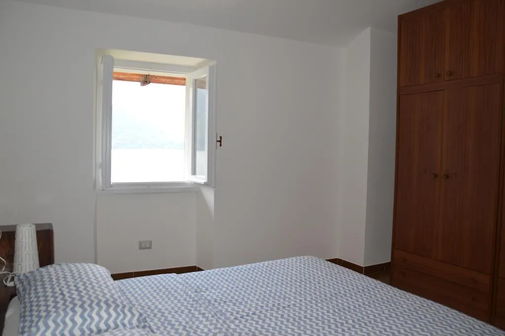 Lierna Beach Apartments