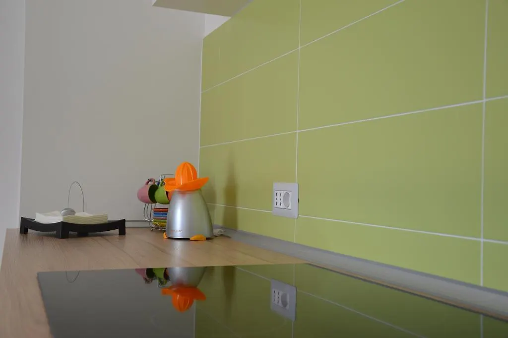 Lierna Beach Apartments 0*,